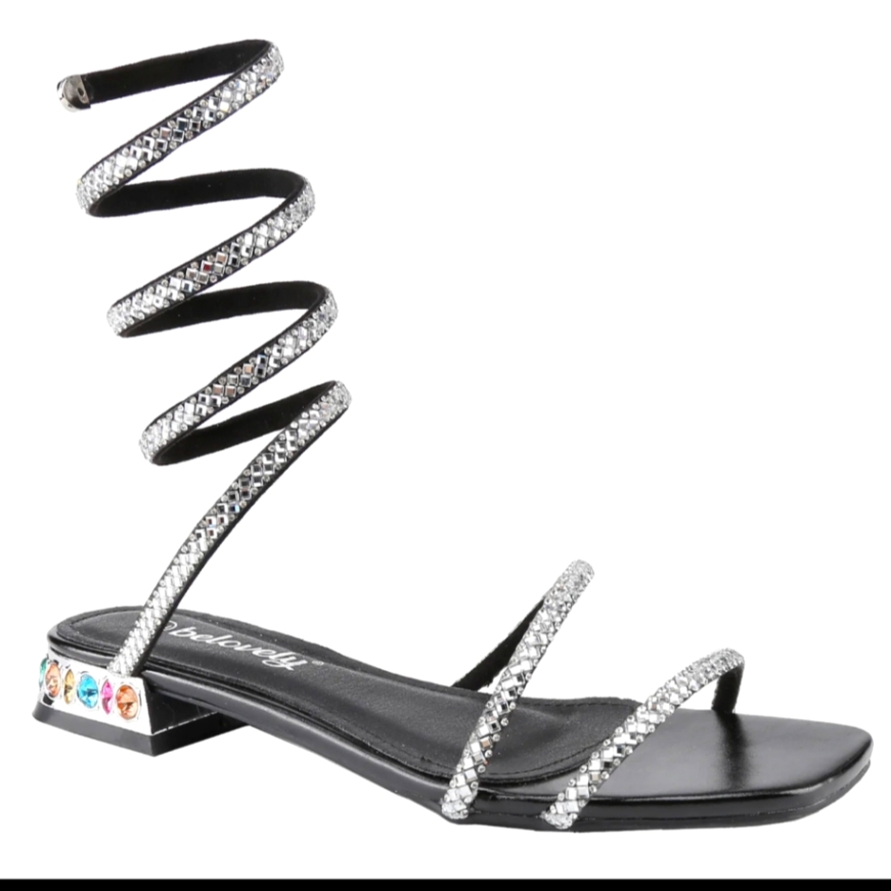 NIB Strappy Chunky Heel Sandal